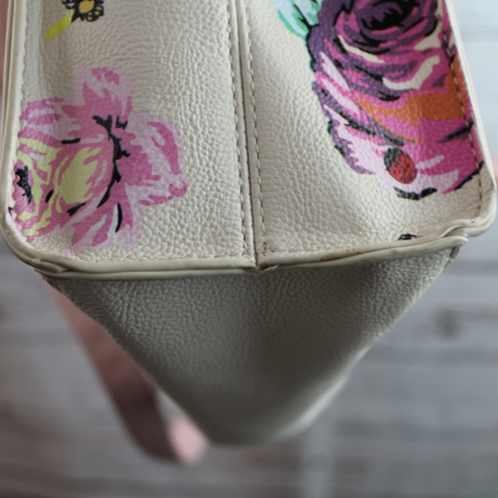 Betsey Johnson large floral print handbag - Picture 5 of 7